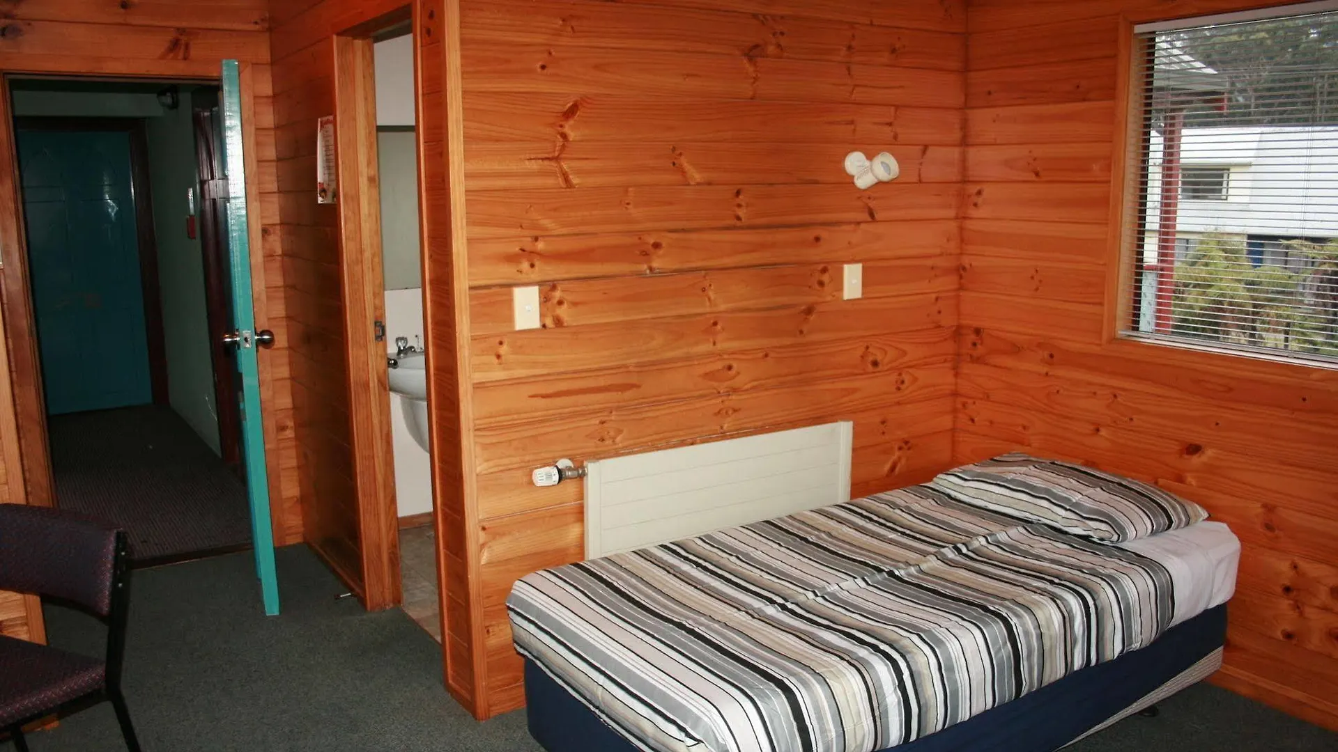 Smoke Lake Hot Springs Lodge & Camp Rotorua New Zealand