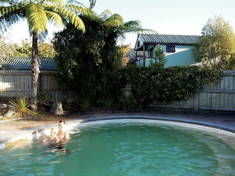 Hostel Smoke Lake Hot Springs Lodge & Camp Rotorua Yeni Zelanda