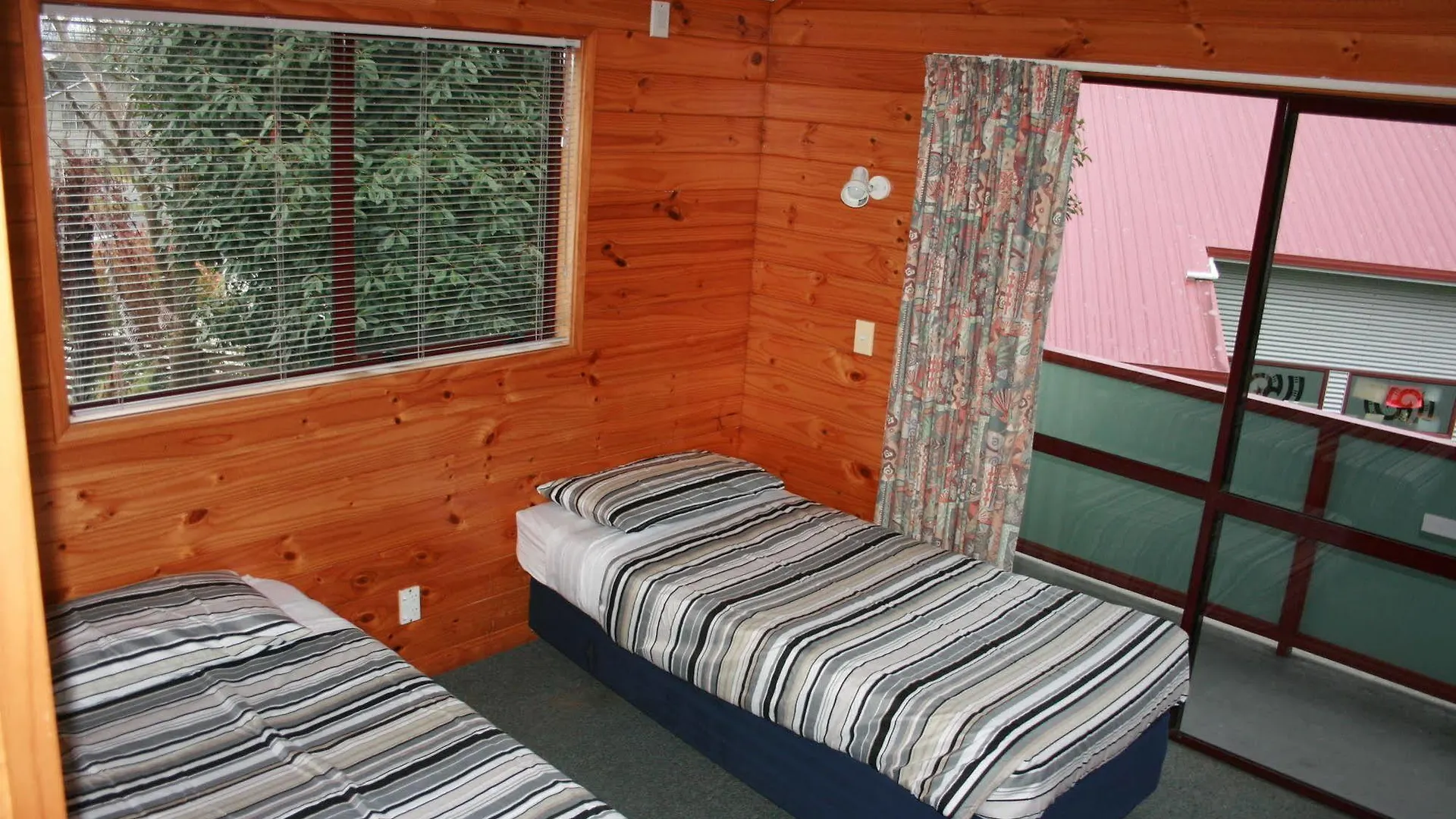 Hostel Smoke Lake Hot Springs Lodge & Camp Rotorua